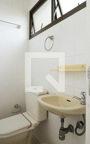 Apartamento à venda com 450m², 4 quartos e 5 vagasBanheiro de Serviço