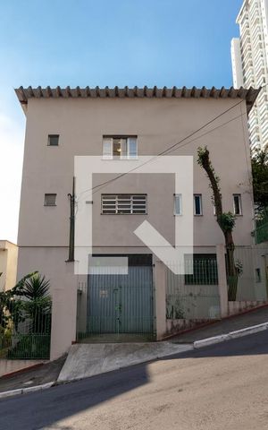 Casa à venda com 222m², 3 quartos e 2 vagasFachada Lateral