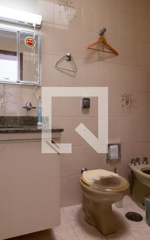 Casa à venda com 222m², 3 quartos e 2 vagasBanheiro da Suíte 1
