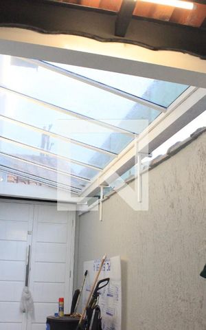 Casa à venda com 200m², 3 quartos e 2 vagasCorredor lateral externo