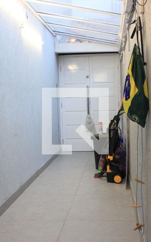 Casa à venda com 200m², 3 quartos e 2 vagasCorredor lateral externo