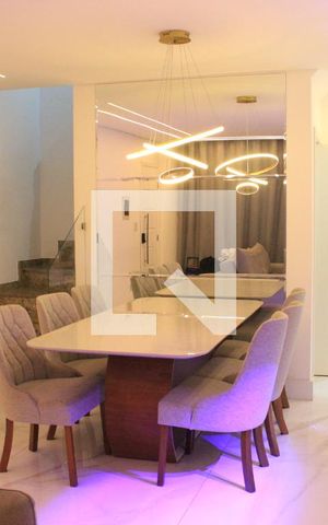 Casa à venda com 200m², 3 quartos e 2 vagasSala