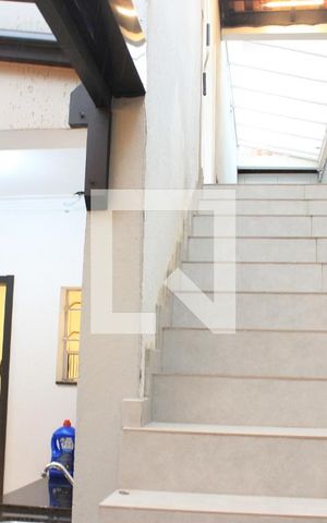 Casa à venda com 200m², 3 quartos e 2 vagasCorredor lateral externo