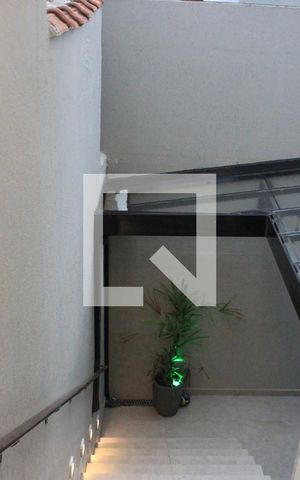 Casa à venda com 200m², 3 quartos e 2 vagasCorredor lateral externo