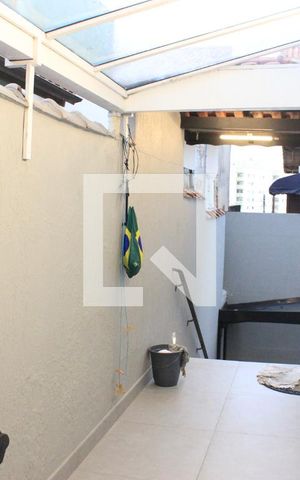 Casa à venda com 200m², 3 quartos e 2 vagasCorredor lateral externo