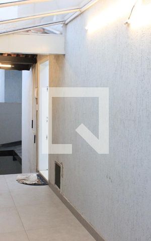 Casa à venda com 200m², 3 quartos e 2 vagasCorredor lateral externo