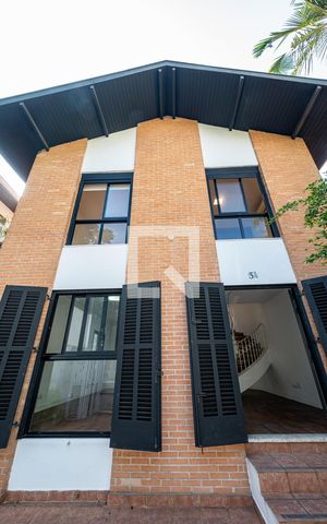 Casa à venda com 140m², 3 quartos e 2 vagas Casa à venda com 140m², 3 quartos e 2 vagasEntrada