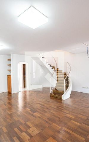 Casa à venda com 140m², 3 quartos e 2 vagas Casa à venda com 140m², 3 quartos e 2 vagasSala