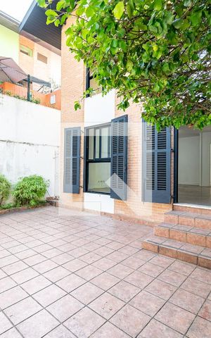 Casa à venda com 140m², 3 quartos e 2 vagas Casa à venda com 140m², 3 quartos e 2 vagasGaragem