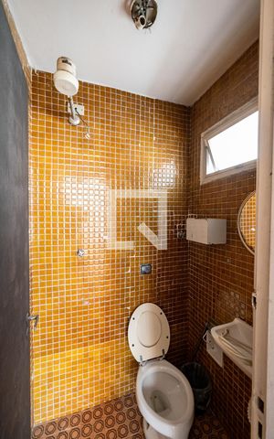Casa à venda com 140m², 3 quartos e 2 vagas Casa à venda com 140m², 3 quartos e 2 vagasBanheiro de Serviço