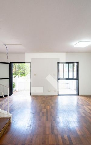 Casa à venda com 140m², 3 quartos e 2 vagas Casa à venda com 140m², 3 quartos e 2 vagasSala