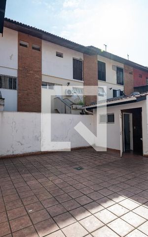 Casa à venda com 140m², 3 quartos e 2 vagas Casa à venda com 140m², 3 quartos e 2 vagasÁrea de Serviço