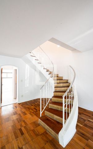 Casa à venda com 140m², 3 quartos e 2 vagas Casa à venda com 140m², 3 quartos e 2 vagasSala