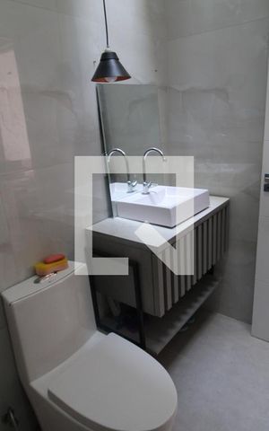 Casa à venda com 230m², 4 quartos e 3 vagasBanheiro 1
