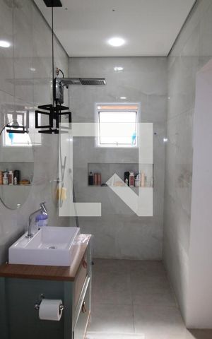 Casa à venda com 230m², 4 quartos e 3 vagasBanheiro 2