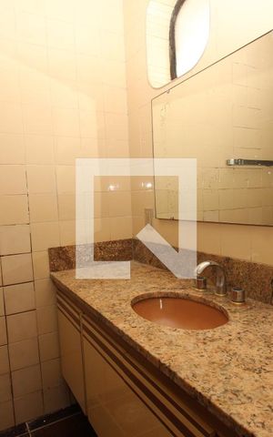 Apartamento à venda com 355m², 4 quartos e 3 vagasBanheiro 2