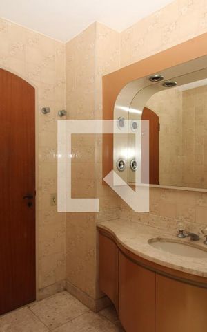Apartamento à venda com 355m², 4 quartos e 3 vagasBanheiro 1