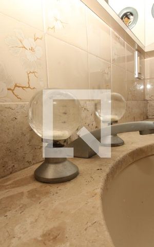 Apartamento à venda com 355m², 4 quartos e 3 vagasBanheiro 1