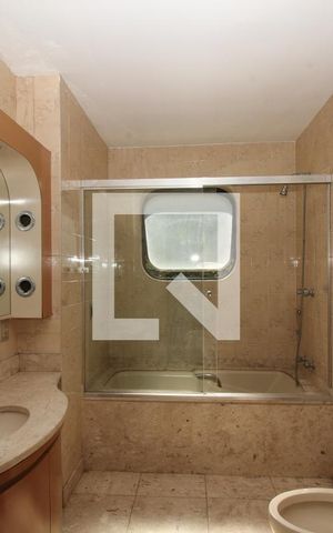 Apartamento à venda com 355m², 4 quartos e 3 vagasBanheiro 1