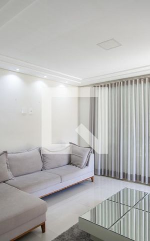 Casa à venda com 180m², 3 quartos e 4 vagas Casa à venda com 180m², 3 quartos e 4 vagasSala
