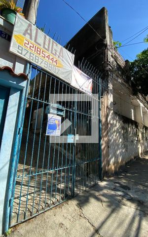 Casa à venda com 425m², 2 quartos e 3 vagas Casa à venda com 425m², 2 quartos e 3 vagasFachada
