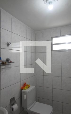 Casa à venda com 200m², 2 quartos e 2 vagasBanheiro 1