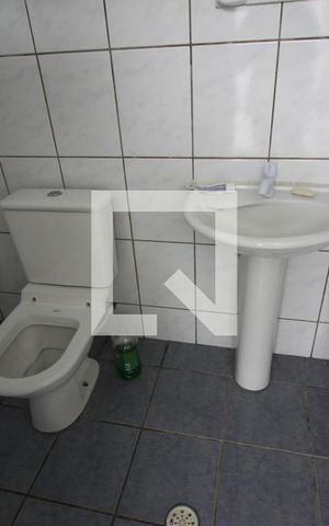 Casa à venda com 200m², 2 quartos e 2 vagasBanheiro da Suíte 2