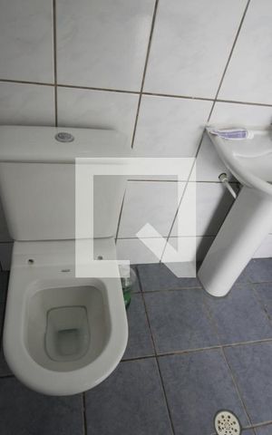 Casa à venda com 200m², 2 quartos e 2 vagasBanheiro da Suíte 2