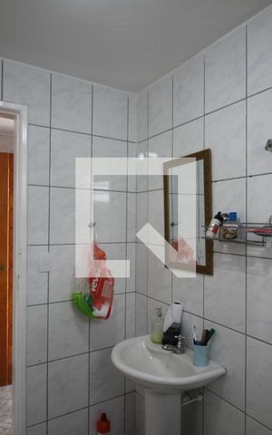 Casa à venda com 200m², 2 quartos e 2 vagasBanheiro 1