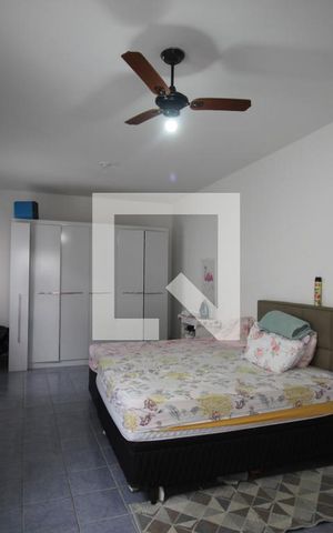 Casa à venda com 200m², 2 quartos e 2 vagasQuarto 2 - Suíte
