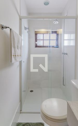 Apartamento à venda com 187m², 3 quartos e 1 vaga Apartamento à venda com 187m², 3 quartos e 1 vagaBanheiro da Suíte 3