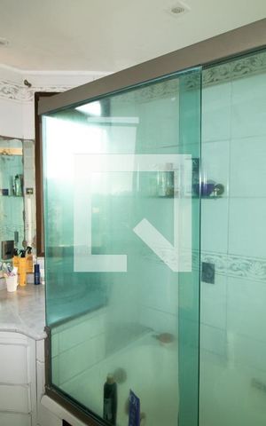 Apartamento à venda com 330m², 3 quartos e 2 vagas Apartamento à venda com 330m², 3 quartos e 2 vagasBanheiro da suite