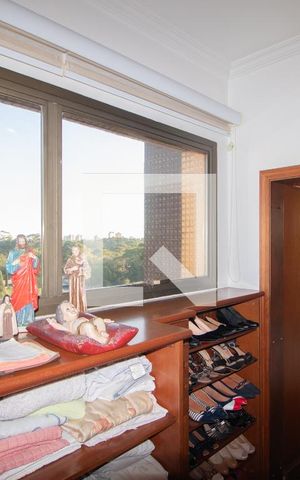 Apartamento à venda com 330m², 3 quartos e 2 vagas Apartamento à venda com 330m², 3 quartos e 2 vagasCloset quarto 1