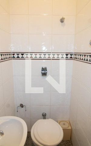 Apartamento à venda com 330m², 3 quartos e 2 vagas Apartamento à venda com 330m², 3 quartos e 2 vagasBanheiro da Área de Serviço