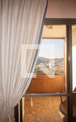 Apartamento à venda com 330m², 3 quartos e 2 vagas Apartamento à venda com 330m², 3 quartos e 2 vagasVaranda