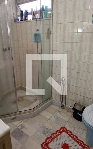 Casa à venda com 244m², 4 quartos e 2 vagas Casa à venda com 244m², 4 quartos e 2 vagasBanheiro 2