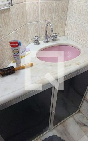 Casa à venda com 244m², 4 quartos e 2 vagas Casa à venda com 244m², 4 quartos e 2 vagasbanheiro 1