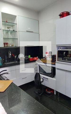 Casa à venda com 244m², 4 quartos e 2 vagas Casa à venda com 244m², 4 quartos e 2 vagasCozinha