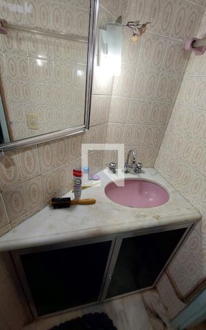 Casa à venda com 244m², 4 quartos e 2 vagas Casa à venda com 244m², 4 quartos e 2 vagasbanheiro 1