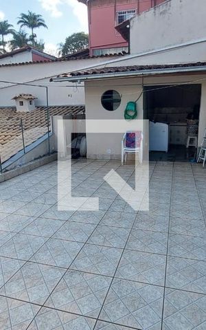 Casa à venda com 244m², 4 quartos e 2 vagas Casa à venda com 244m², 4 quartos e 2 vagasQuintal