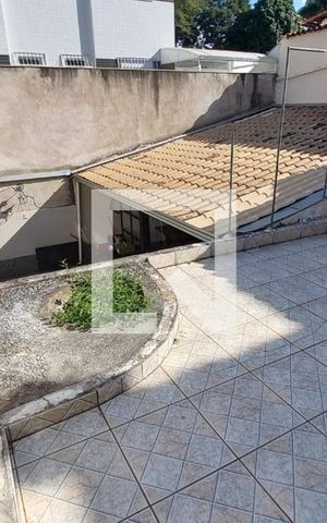 Casa à venda com 244m², 4 quartos e 2 vagas Casa à venda com 244m², 4 quartos e 2 vagasQuintal