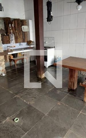 Casa à venda com 244m², 4 quartos e 2 vagas Casa à venda com 244m², 4 quartos e 2 vagasÁrea gourmet