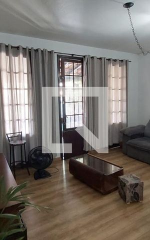 Casa à venda com 244m², 4 quartos e 2 vagas Casa à venda com 244m², 4 quartos e 2 vagassala