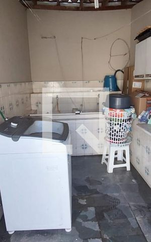 Casa à venda com 244m², 4 quartos e 2 vagas Casa à venda com 244m², 4 quartos e 2 vagasLavanderia