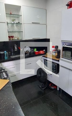 Casa à venda com 244m², 4 quartos e 2 vagas Casa à venda com 244m², 4 quartos e 2 vagasCozinha