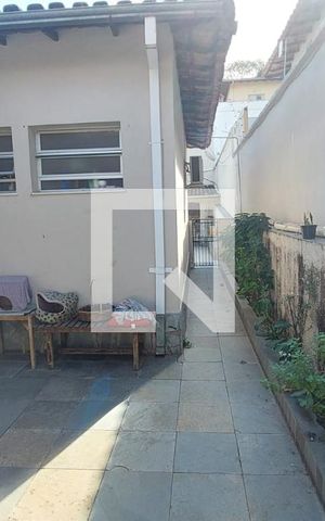 Casa à venda com 244m², 4 quartos e 2 vagas Casa à venda com 244m², 4 quartos e 2 vagasCorredor