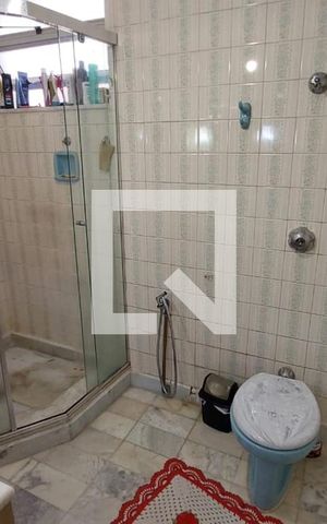 Casa à venda com 244m², 4 quartos e 2 vagas Casa à venda com 244m², 4 quartos e 2 vagasBanheiro 2