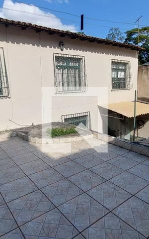 Casa à venda com 244m², 4 quartos e 2 vagas Casa à venda com 244m², 4 quartos e 2 vagasquintal