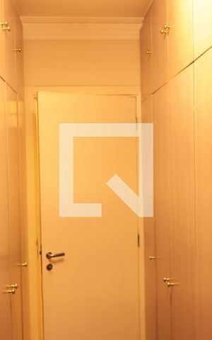 Apartamento à venda com 169m², 4 quartos e 3 vagasCloset da suíte 2
