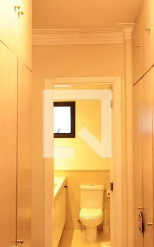 Apartamento à venda com 169m², 4 quartos e 3 vagasCloset da suíte 2